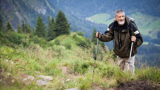 uomo anziano_passeggiata